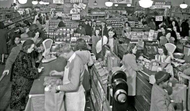 checkout lines at kroger grocery store lexington kentucky 1947 photo u1 e1715269308157