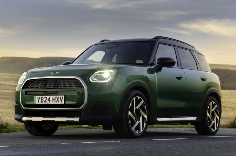 p90549753 highres mini countryman e uk