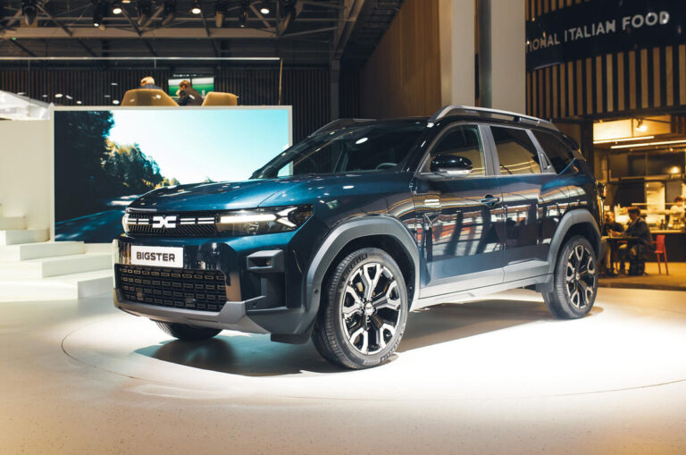 dacia bigster front paris motor show 0