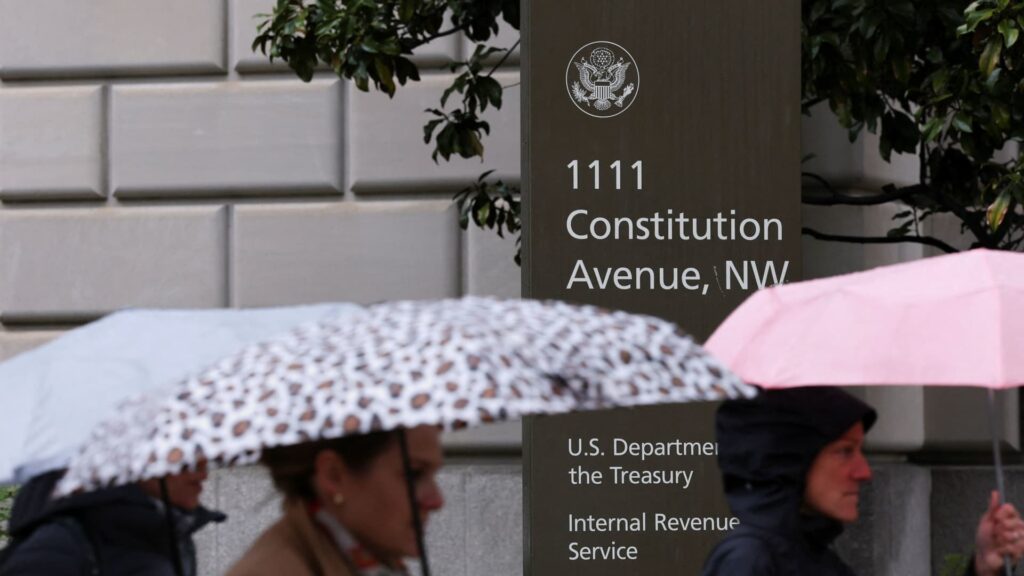 108132317 17447440552025 04 11t211726z 1090008478 rc2wvdal0dqz rtrmadp 0 usa trump irs