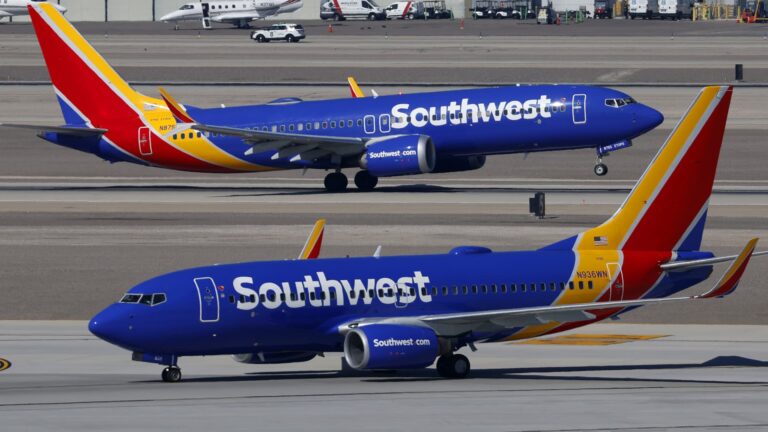 108134700 1745326183535 gettyimages 2205884085 20250315 lv airport 182