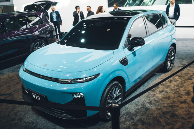 leapmotor b10 paris motor show 2024 front quarter 0