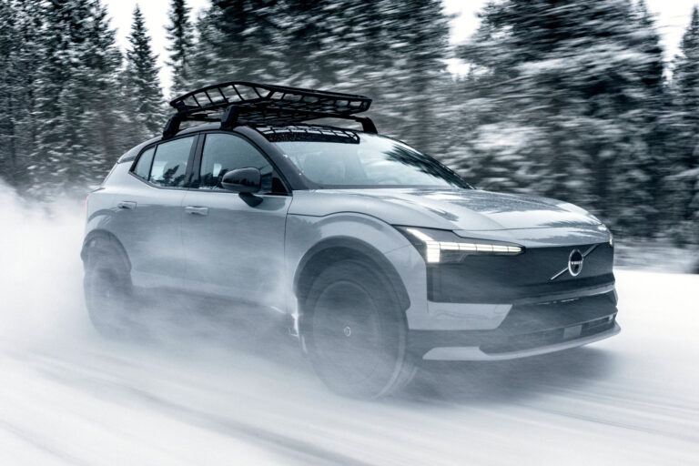 volvo ex30 cross country tracking front quarter